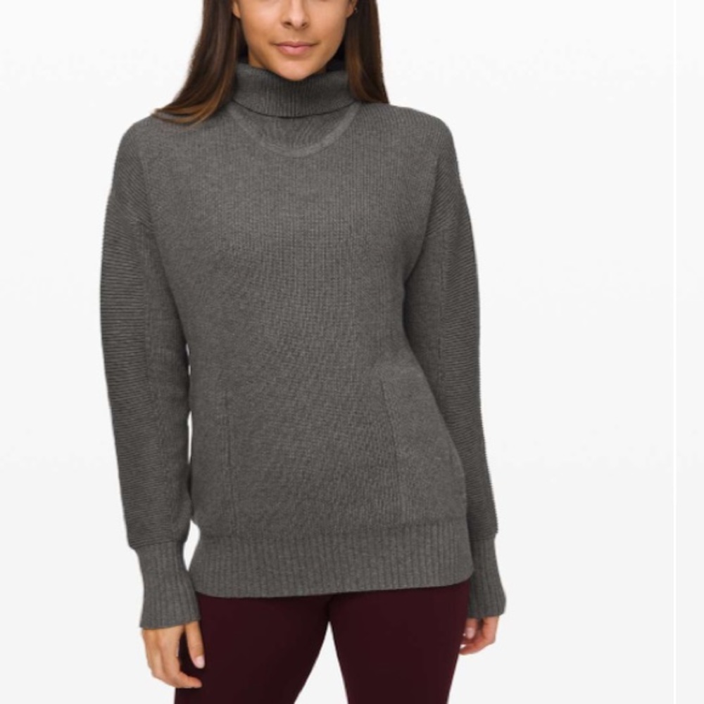 Lululemon Cozy Calling Turtleneck
Heathered Core Medium Grey